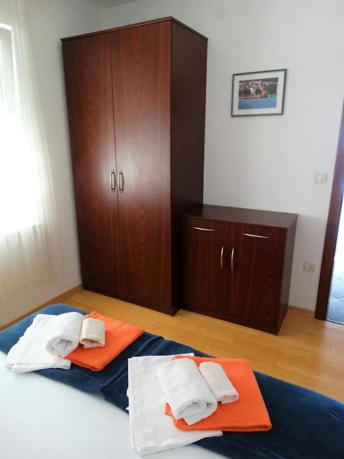 Apartments Tomislav Selce 0*,